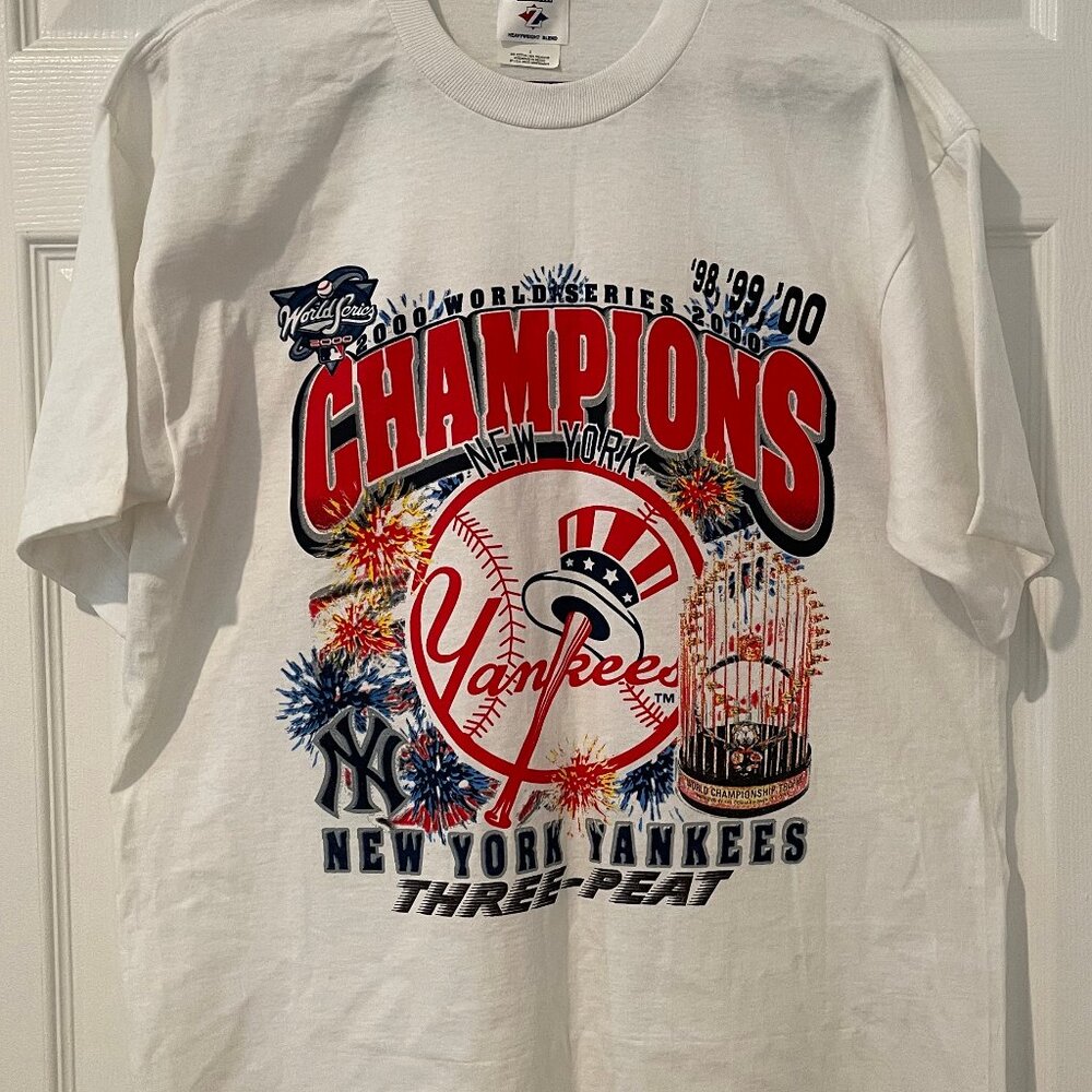 New York Yankees Vintage World Series Champions Three-Peat 98 99 00 T-Shirt Sz L